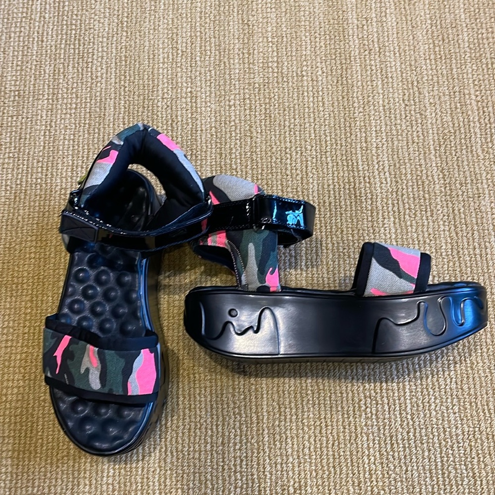 Ladies sandals